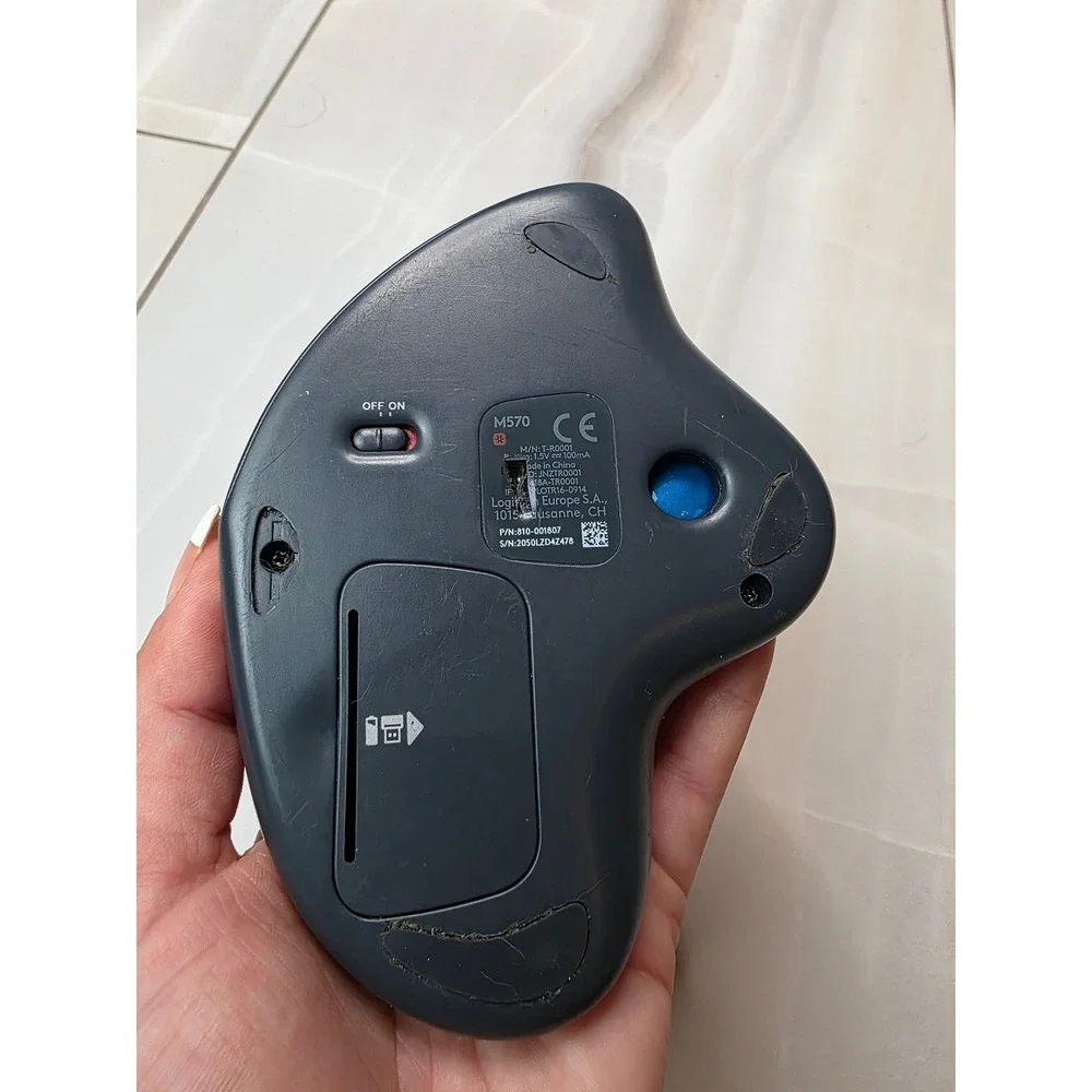 Logitech M570‎ Wireless Trackball Mouse Ergonomic Black Blue 910-001799